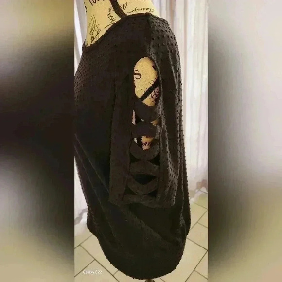 By&by cut out textured top, juniors XL - Picture 4 of 10